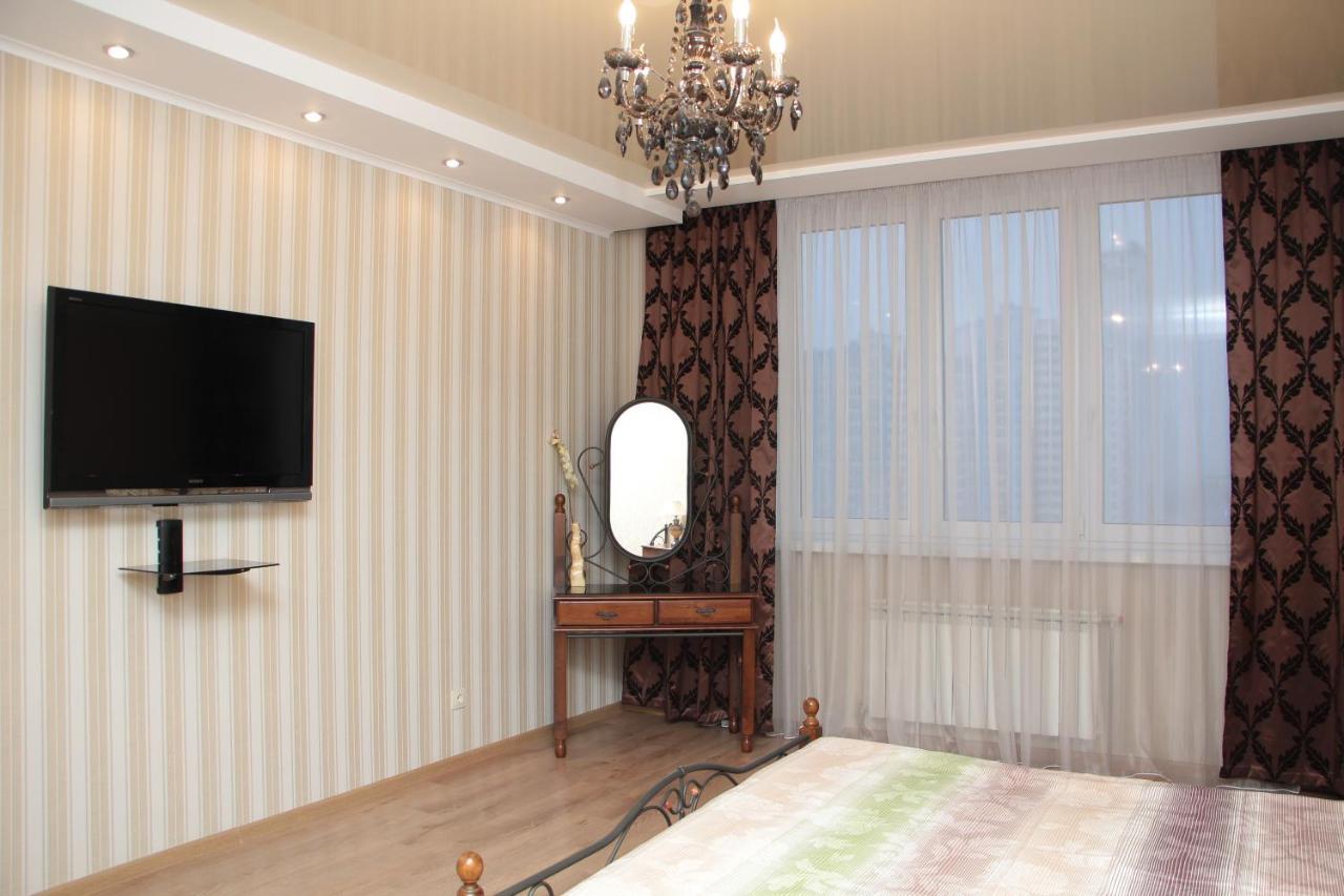 Panoramic View Lux Apartment On Metro Osokorky Kyjev Exteriér fotografie